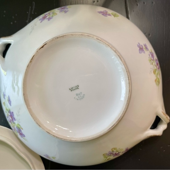 VINTAGE, B&T LIMOGES FRANCE, ROUND SERVING BOWL WITH LID. - Picture 8 of 16